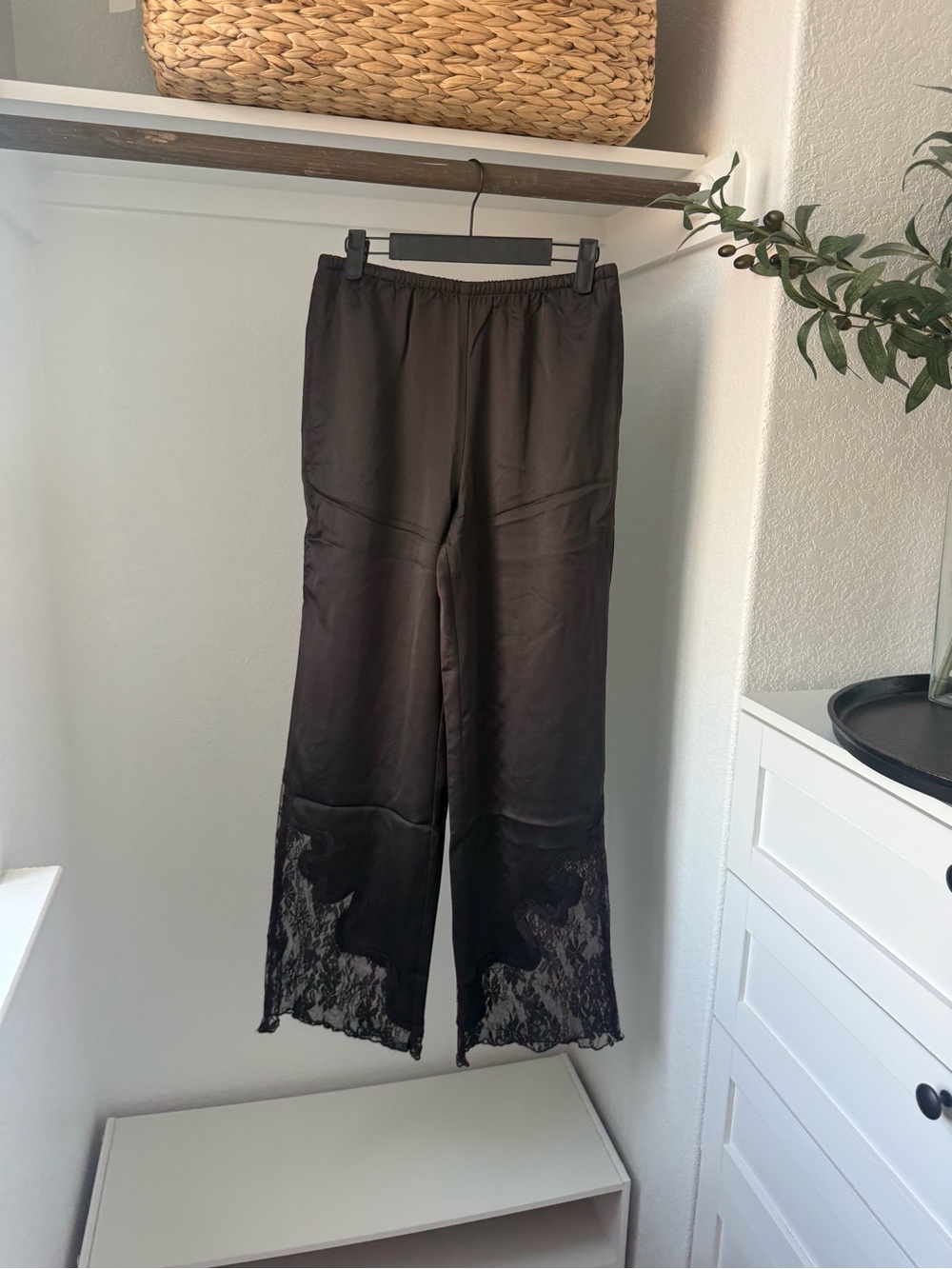NWT Dark Brown Lace-Trim Satin Relaxad Leg Pants (Small)